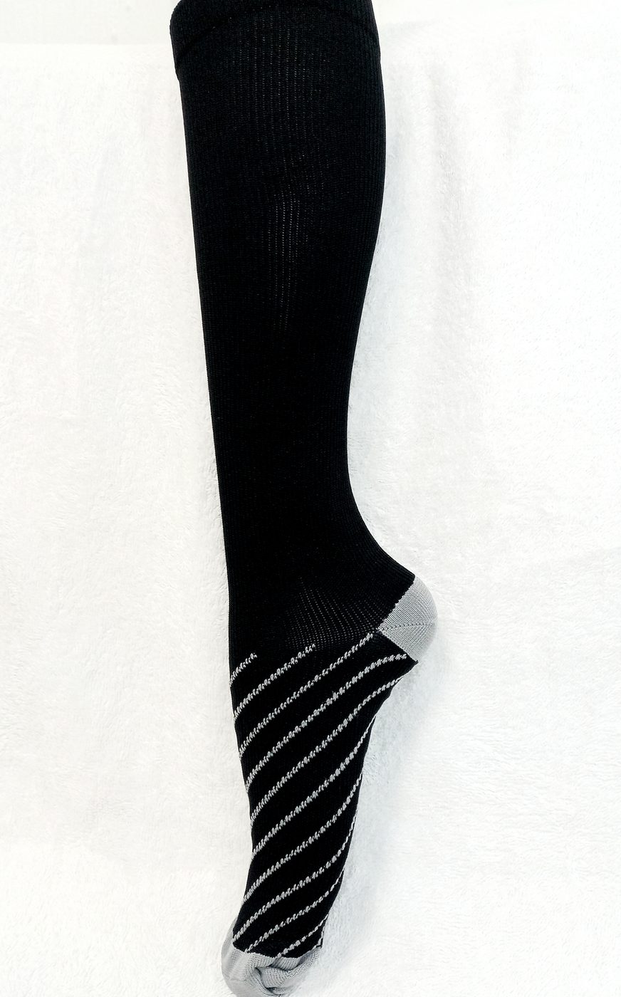 Medias estilo Negras con líneas gris