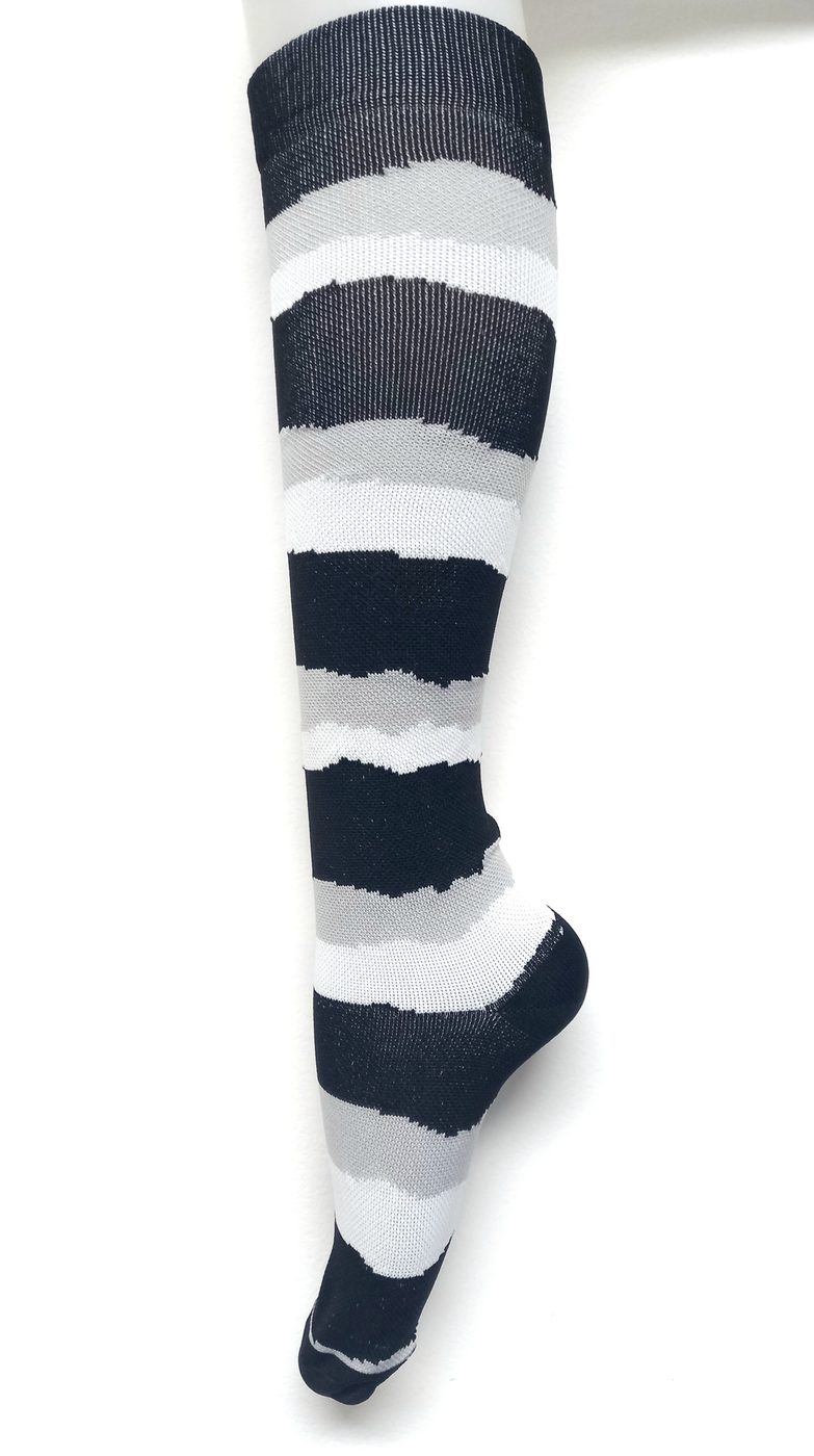 Medias estilo negro con líneas blanco/gris