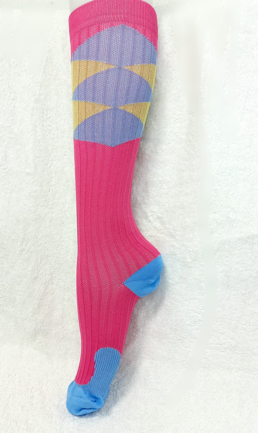 Medias estilo rosada con rombos