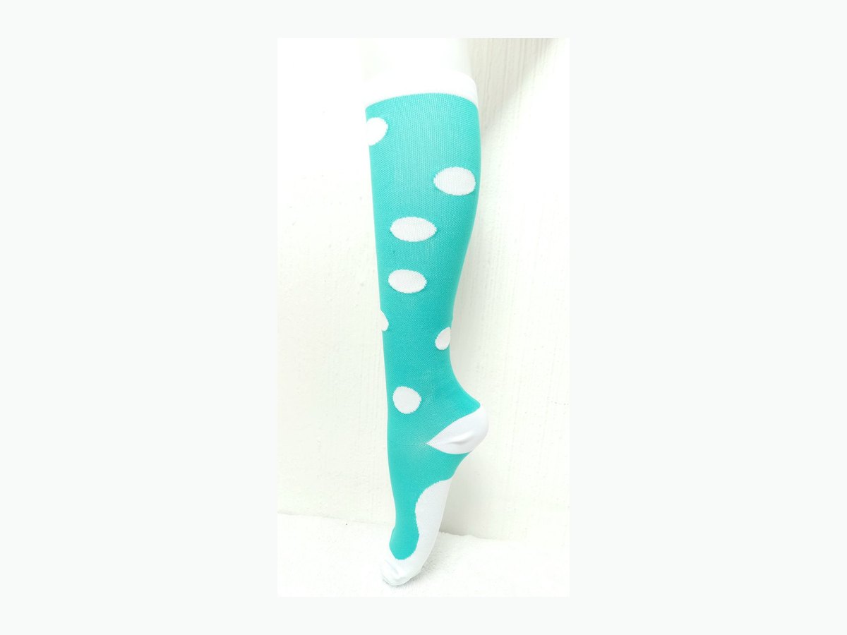 Medias estilo verde con puntos blancos
